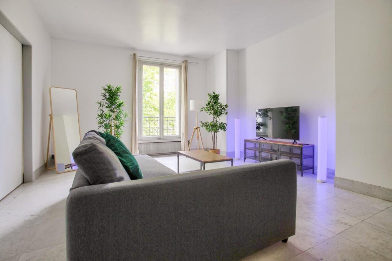 2 Bedrooms Tour Eiffel Rapp Παρίσι Εξωτερικό φωτογραφία